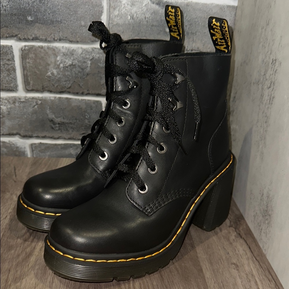 Dr. Martens Jesy Sendal Leather Lace Up Flared Feel Boots Women’s Size 8